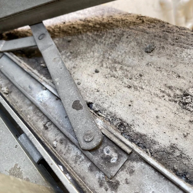 更換防水膠邊是常見鋁窗維修項目之一